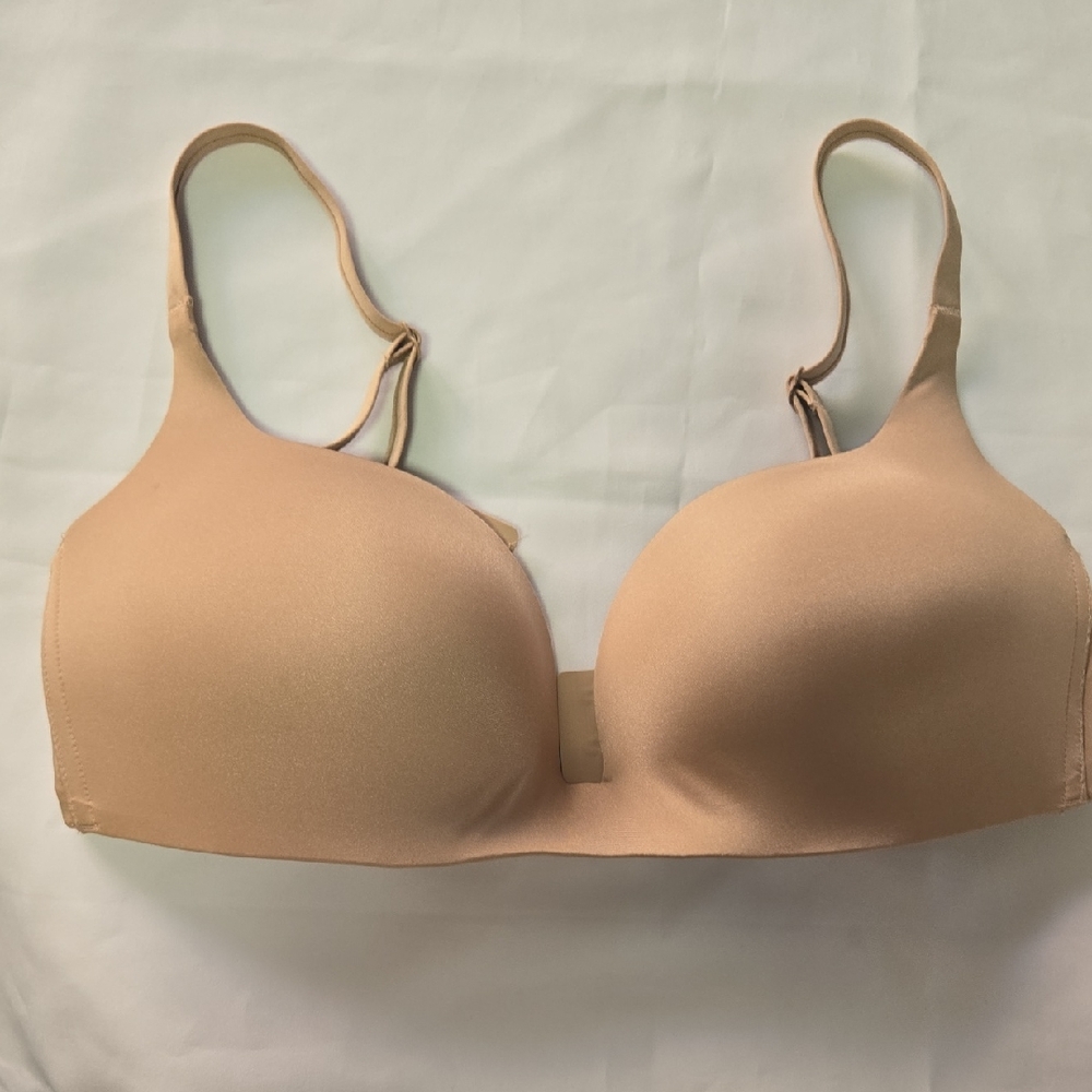 SKIMS Nude Seamless Bra